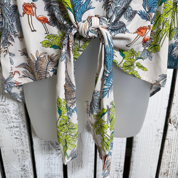 Signature Studio Flamingo Tropical Top Size Medium V-neck Whimsical Resort Wear - Picture 12 of 15